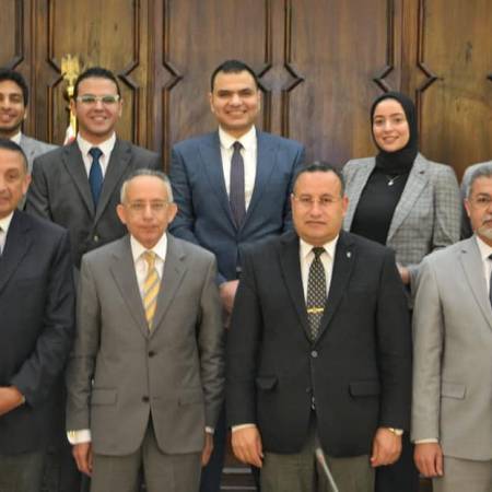 مجلس جامعة الإسكندرية يكرم فريق كلية الحقوق الفائز بالمرتبة الثانية في مسابقة 