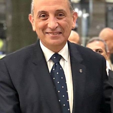  صدور القرار الجمهوري بتجديد تعيين الأستاذ الدكتور / محمد السيد أحمد الفقي عميدا لكلية الحقوق - جامعة الإسكندرية